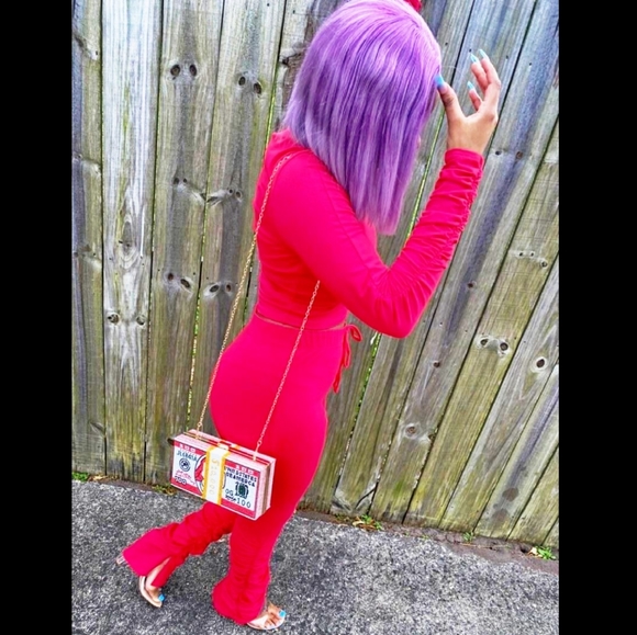 Red set - Picture 2 of 3